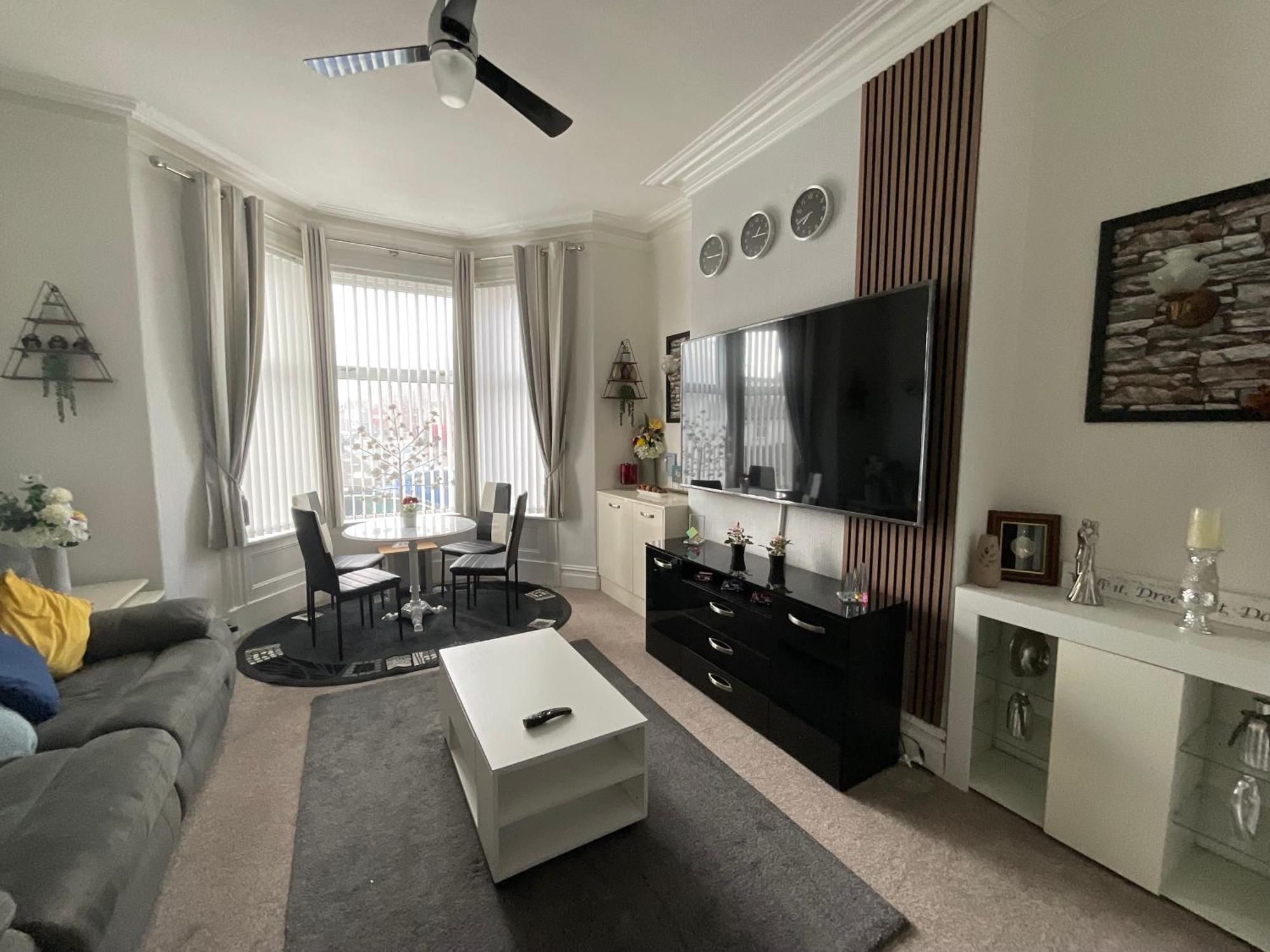 Victoria House - Self Catering Quiet Guesthouse - Adult Singles And Couples Only Blackpool Exterior foto