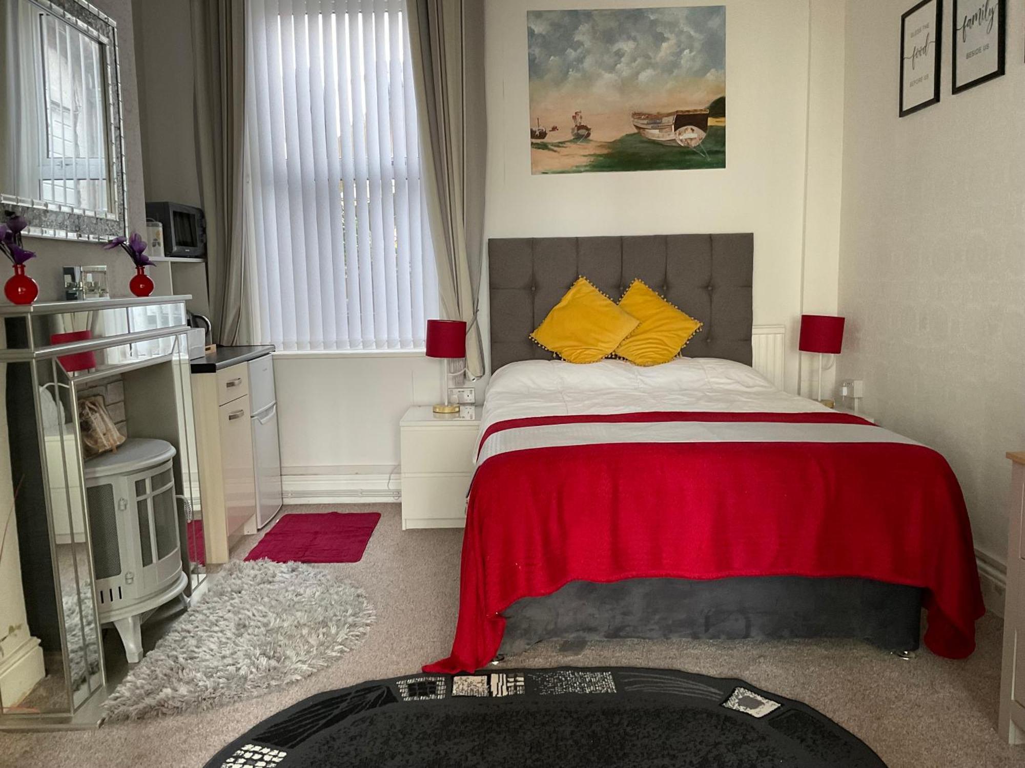 Victoria House - Self Catering Quiet Guesthouse - Adult Singles And Couples Only Blackpool Exterior foto